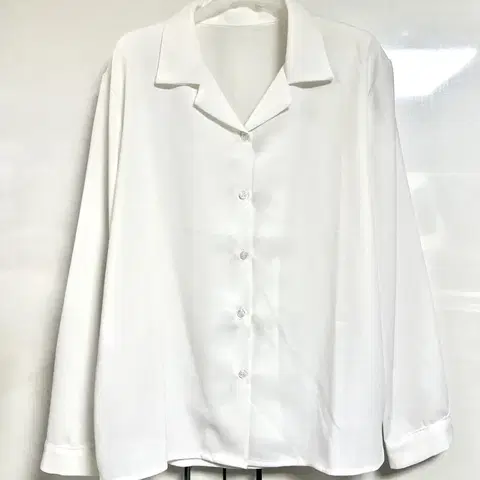 흰색 셔츠 블라우스 (교신 가능)