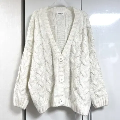 드레스코코 제품. 아방핏 꽈배기 가디건 (교신 가능)