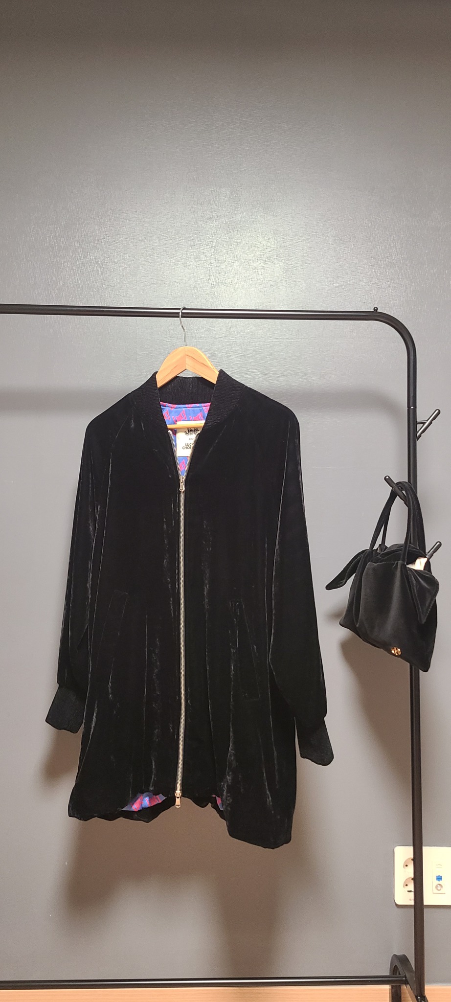 럭키슈에뜨 벨벳점퍼