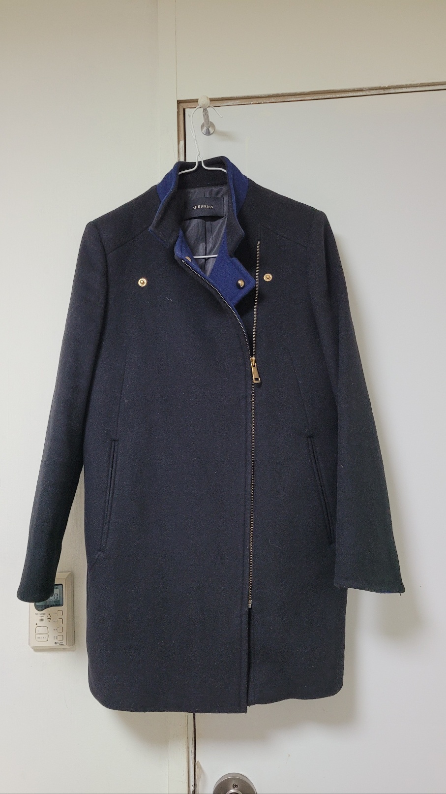 쉬즈미스 반코트 판매 합니다 55사이즈모직 반코드 입니다66도 맞음