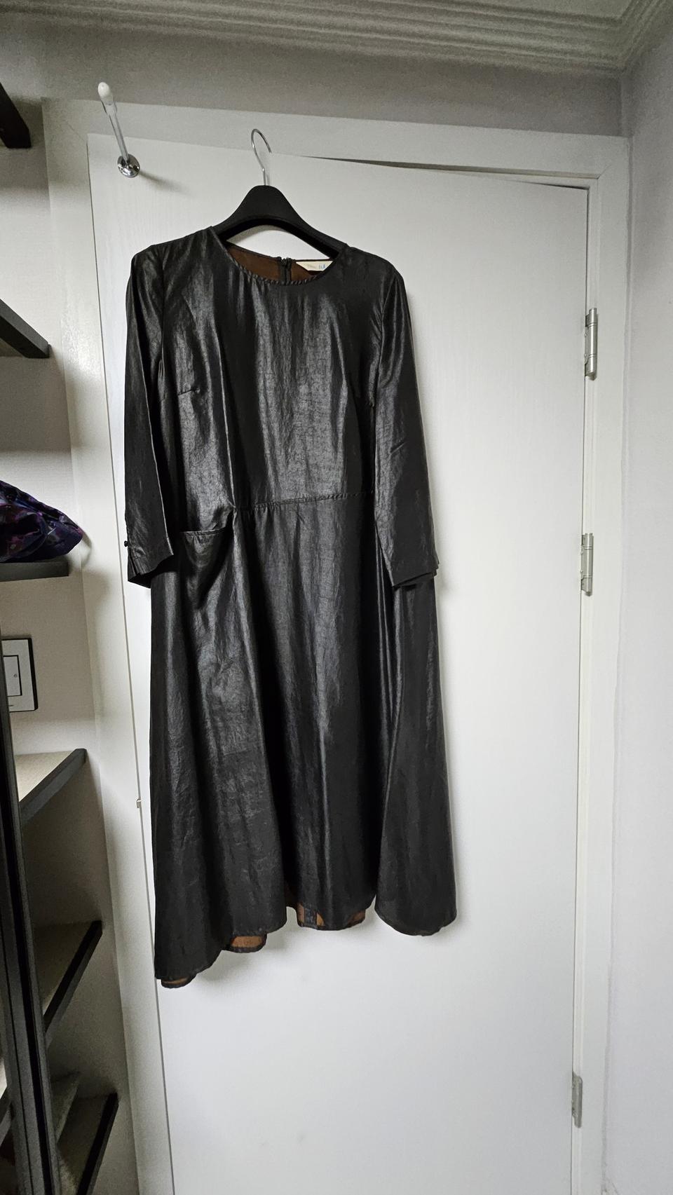 이새 진흙염원피스