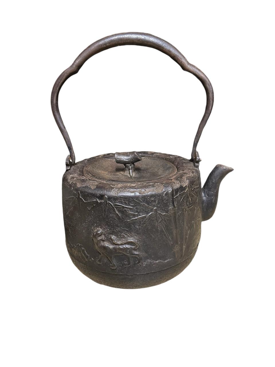 에도시대 예술적 부조, 죽절꼭지 대형 무쇠주전자 작품 작가 각인유