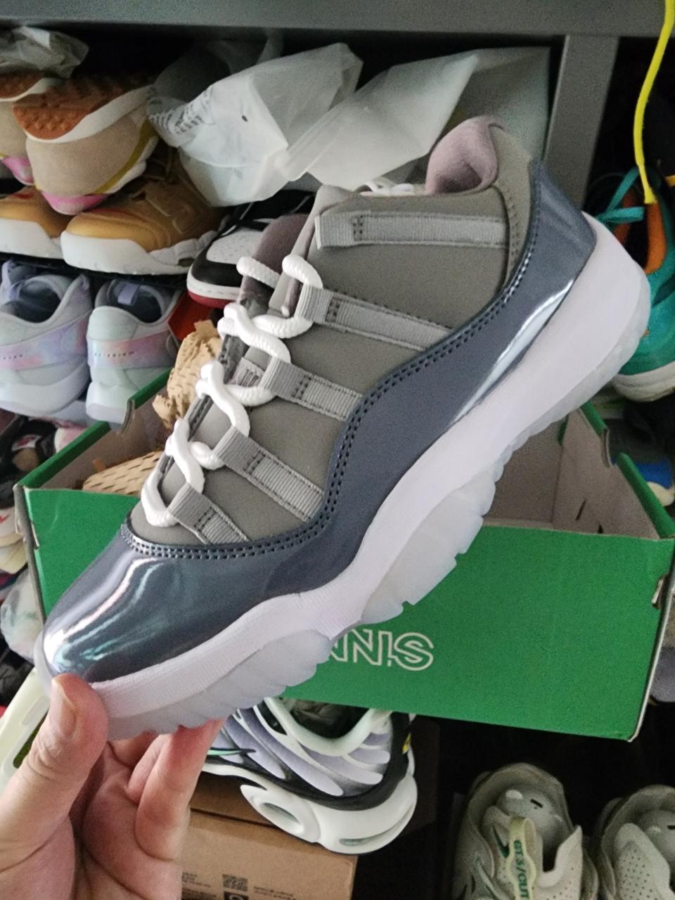 조던 11 로우 쿨그레이 265