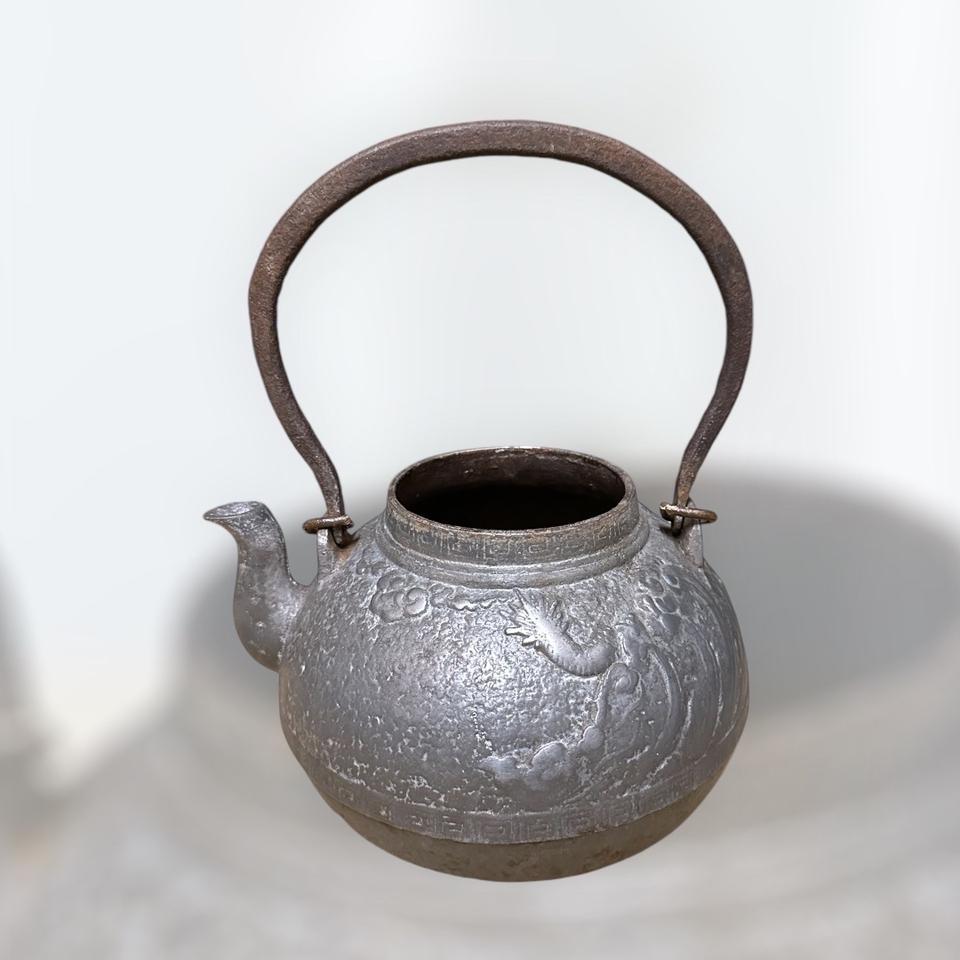 주석주전자 백동주전자 무쇠주전자 부조양각  골동품 작품