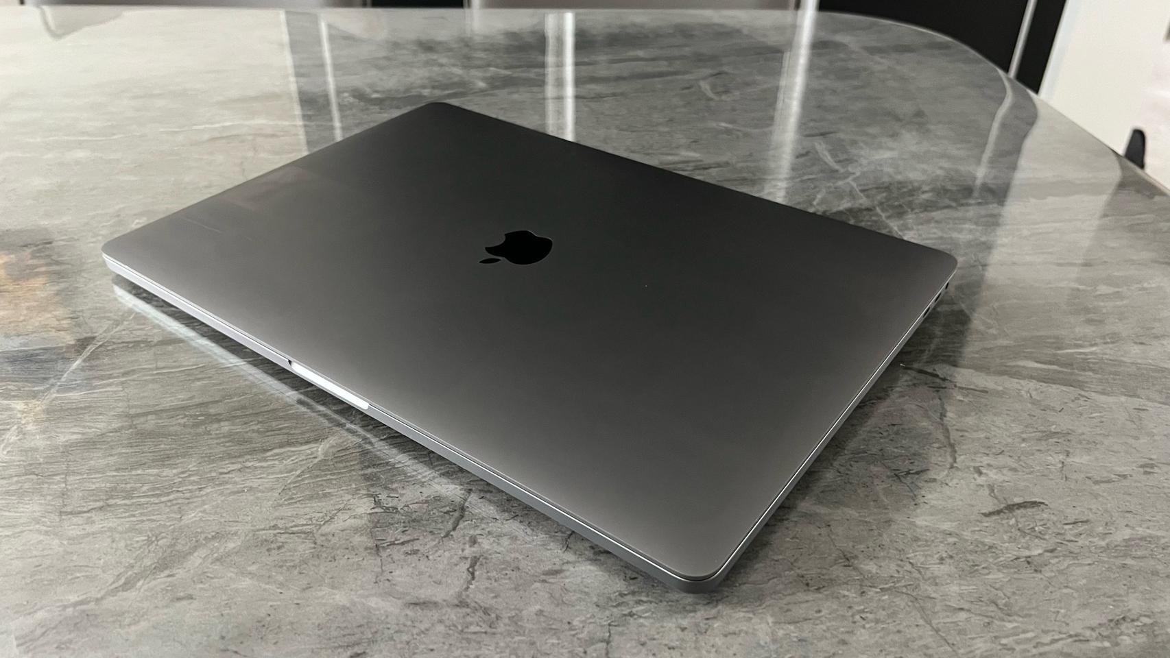 맥북프로 a2141 16인치 입니다.