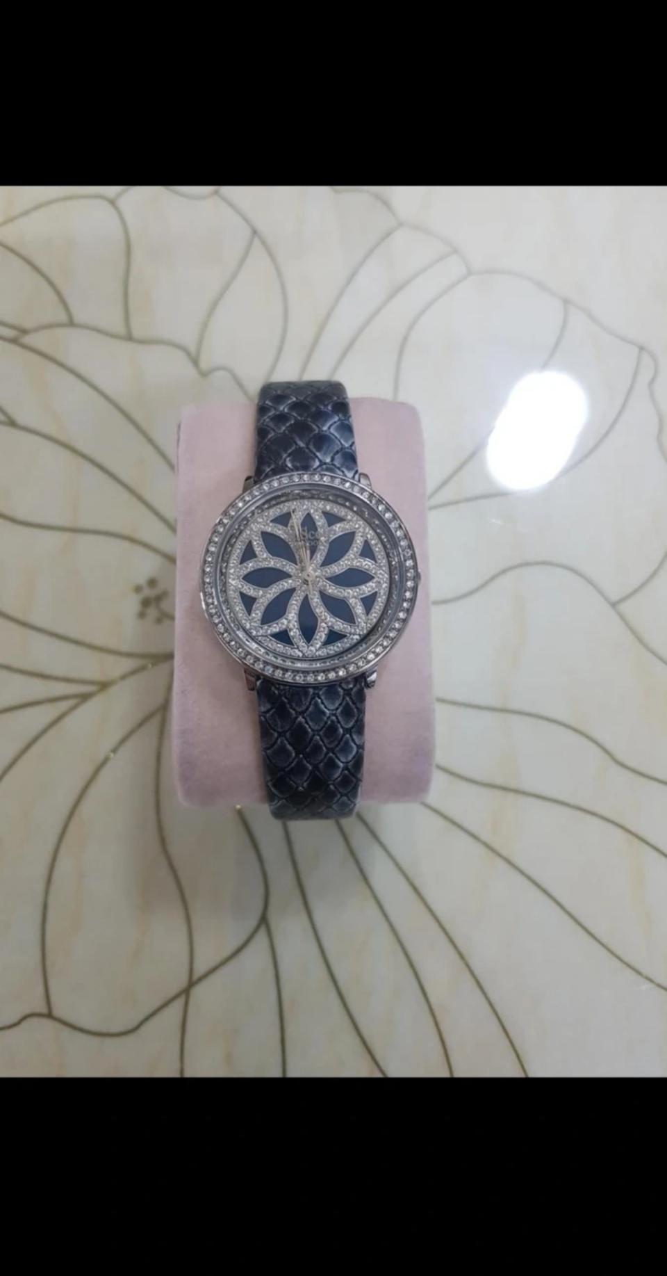 세인튼코트 스톤 가죽시계