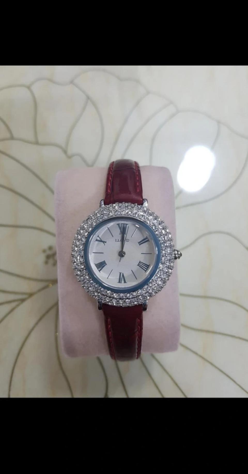 로이드 풀스톤 가죽손목시계