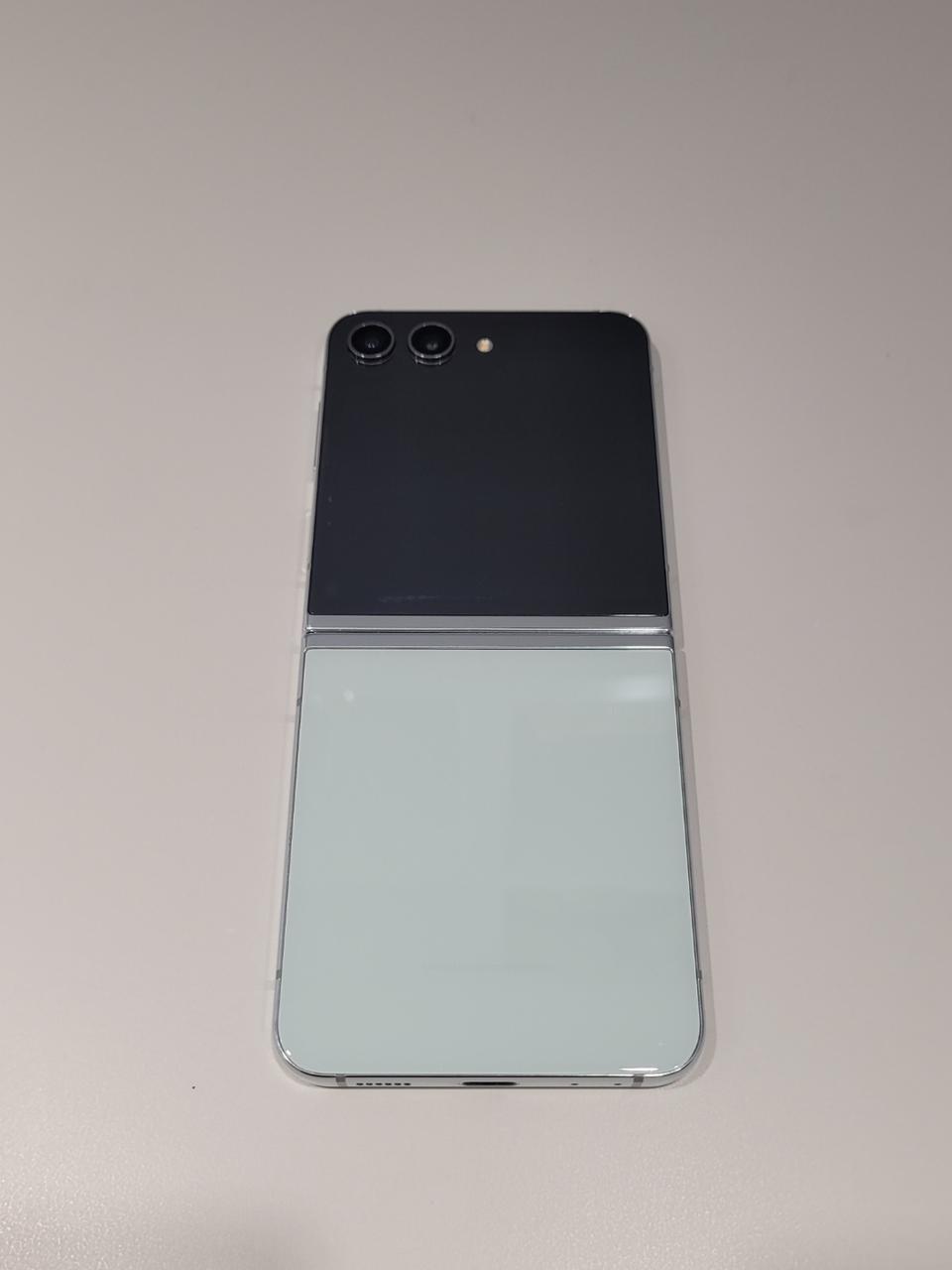 갤럭시Z플립5 / 512GB / S급 / 10-78번