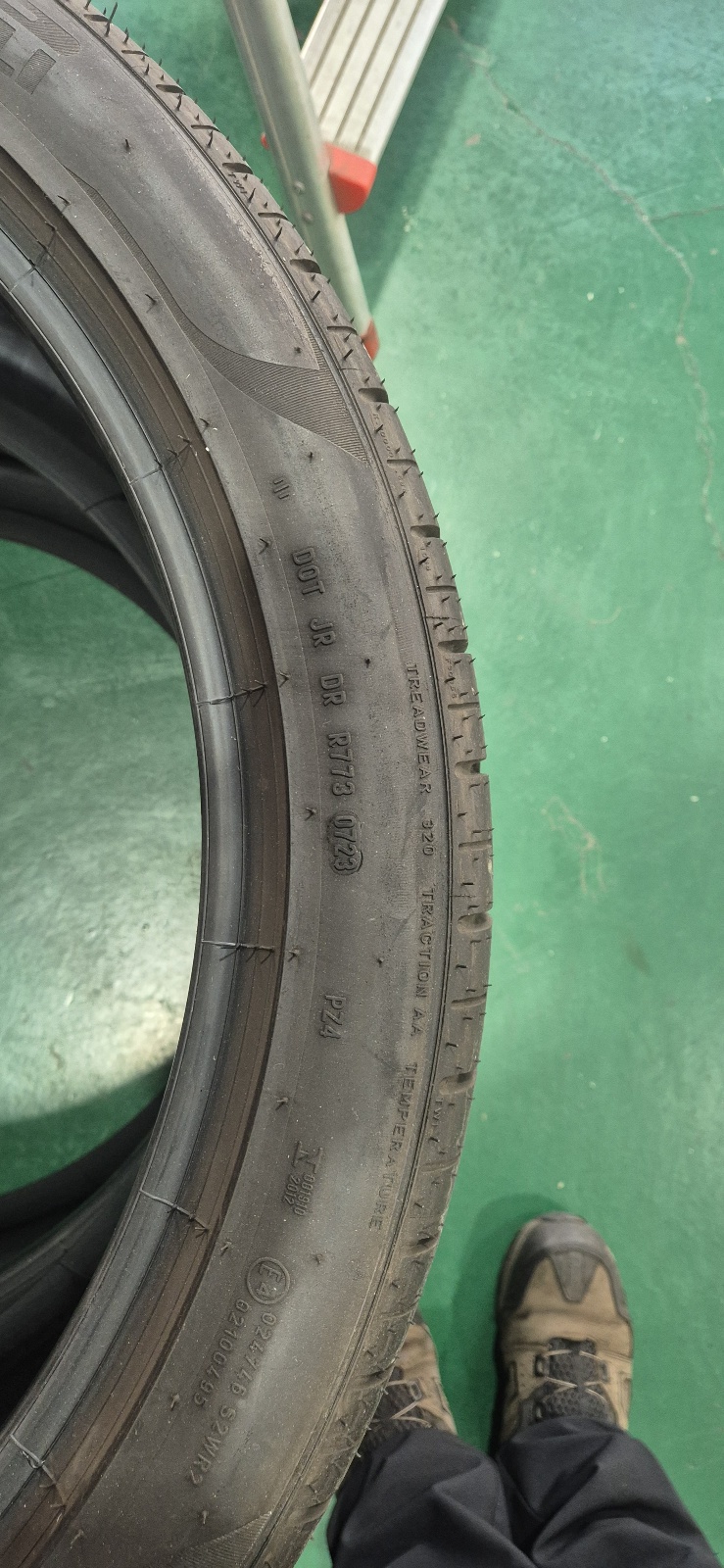 gls 마이바흐 23인치 중고타이어 판매합니다