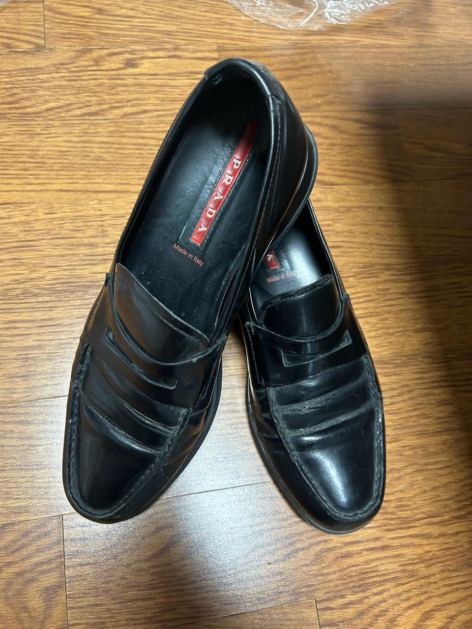 프라다 레더 로퍼