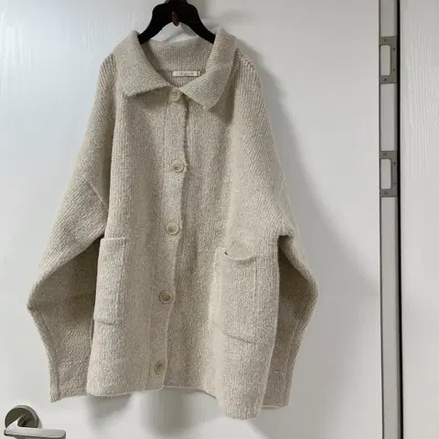 새제품 울혼방 오버핏 베이지 카라 가디건