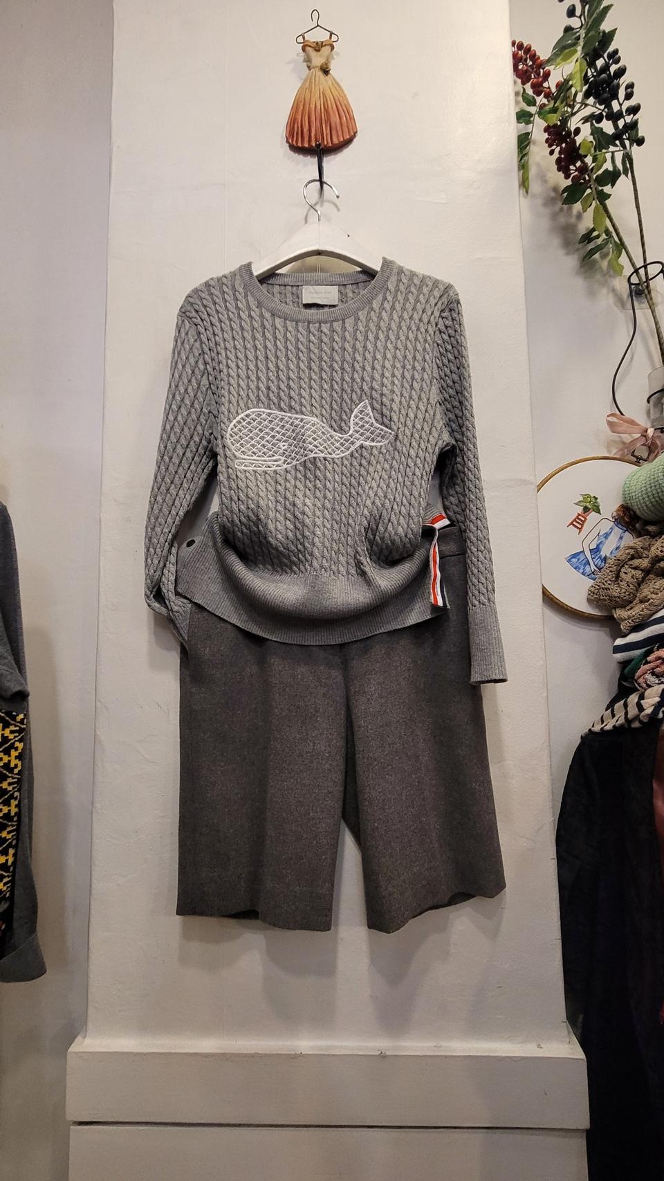 티파니앤 자수 케이블 니트