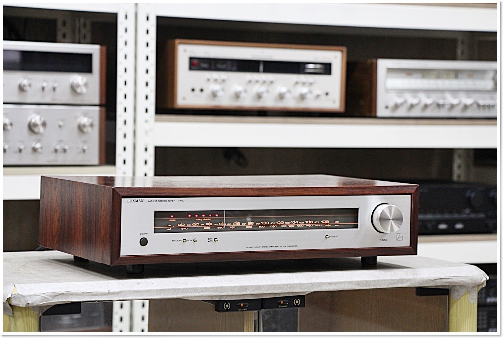 럭스만(LUXMAN) A급 슬림형 아날로그 튜너 모델 T-400