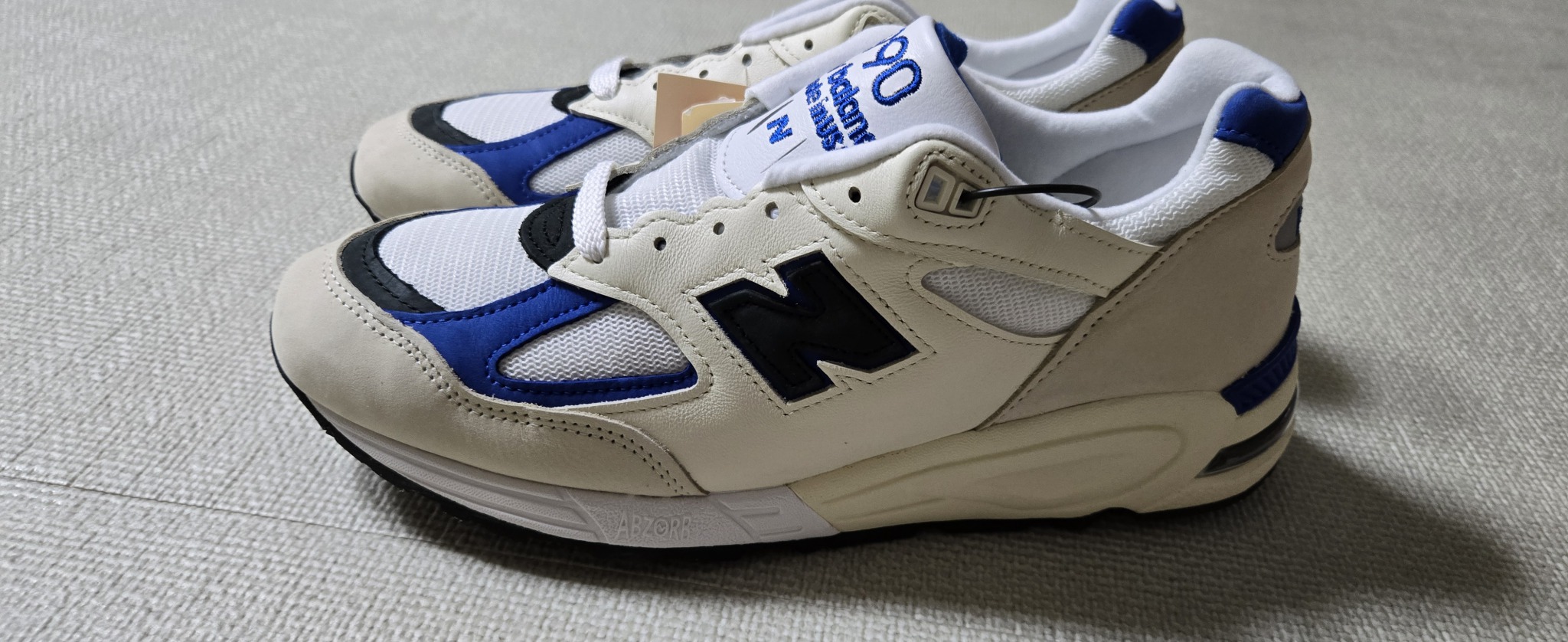 뉴발란스 M990WB2 285사이즈