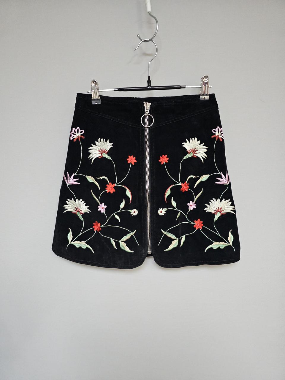 ZARA 자라 세무가죽 자수 스커트 xs