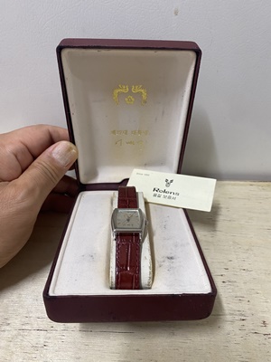 이대통령 여성시계와 케이스 