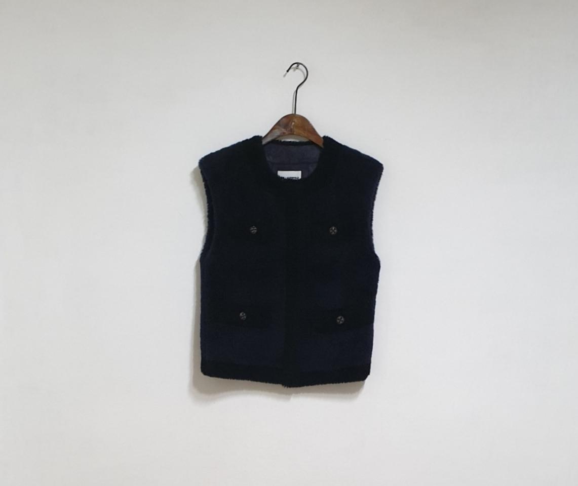 칼라거펠트 양모조끼