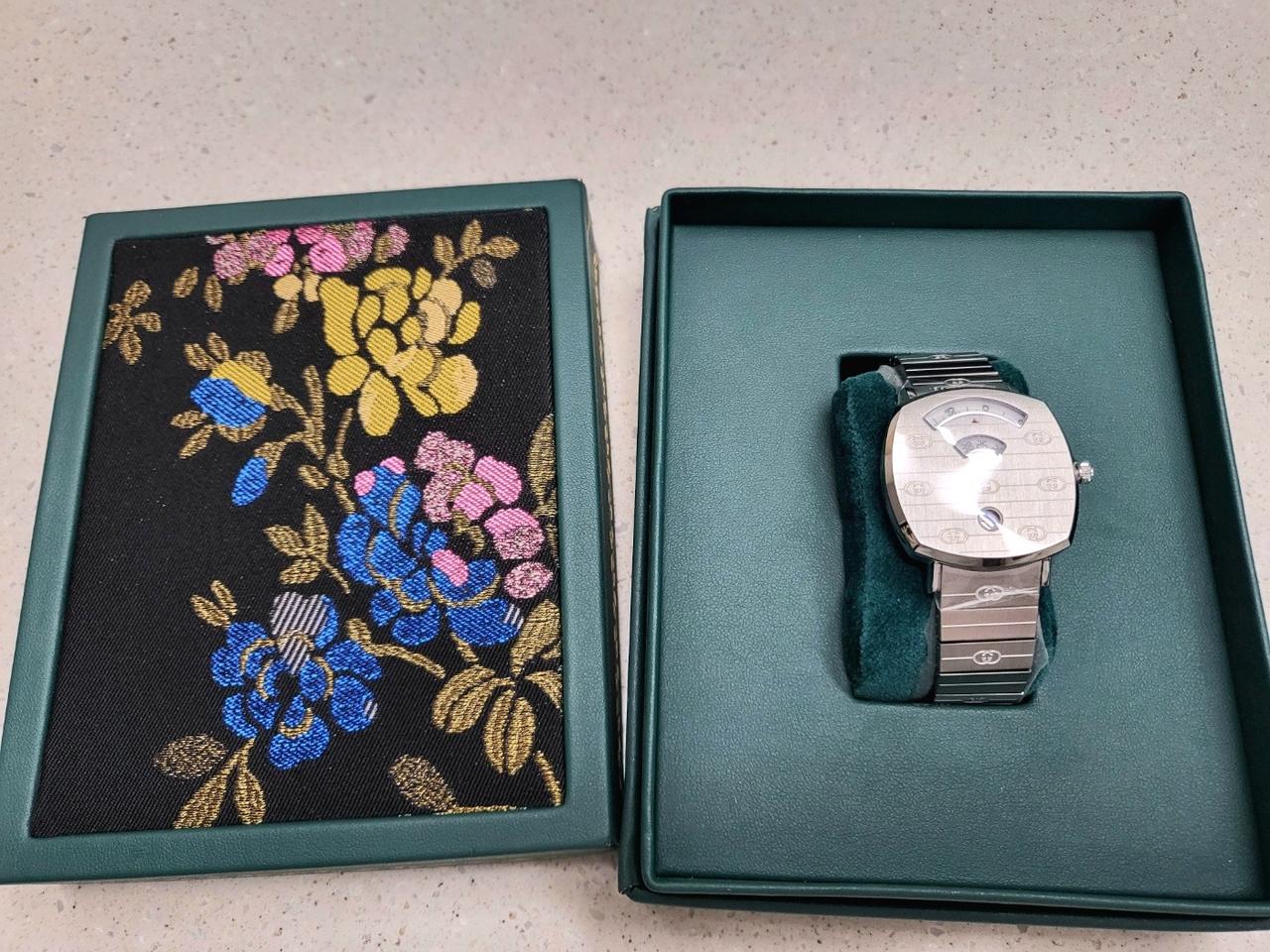 구찌 정품 그립 여성 시계 미착용 새상품 판매합니다.