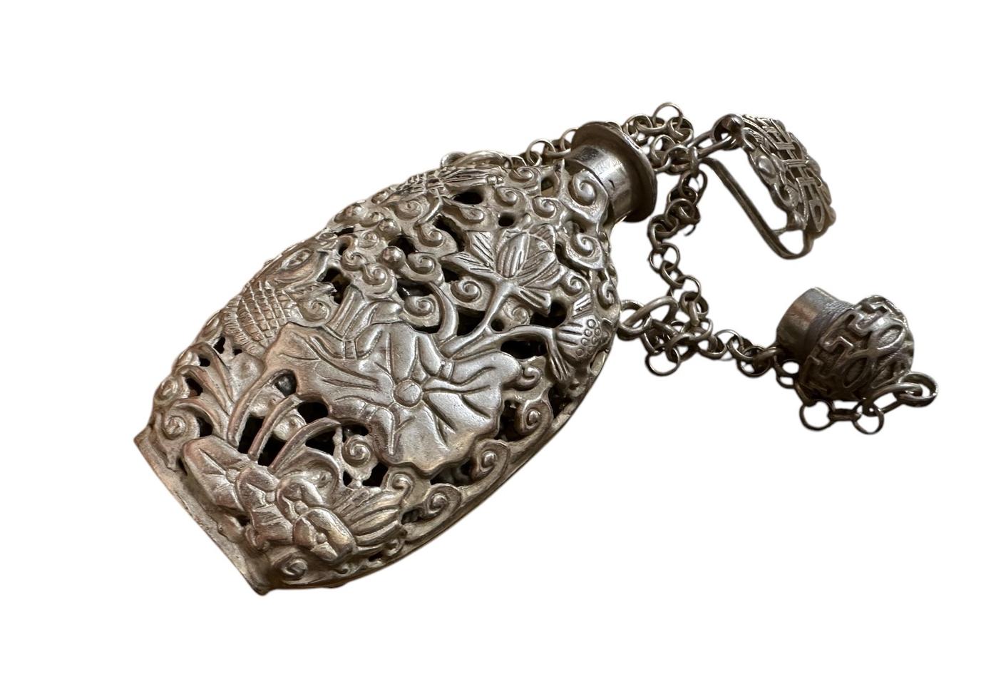 옛날 문은 각인 연년유어 연화 투각 유개 은 향통 노리개 뚜껑 열림