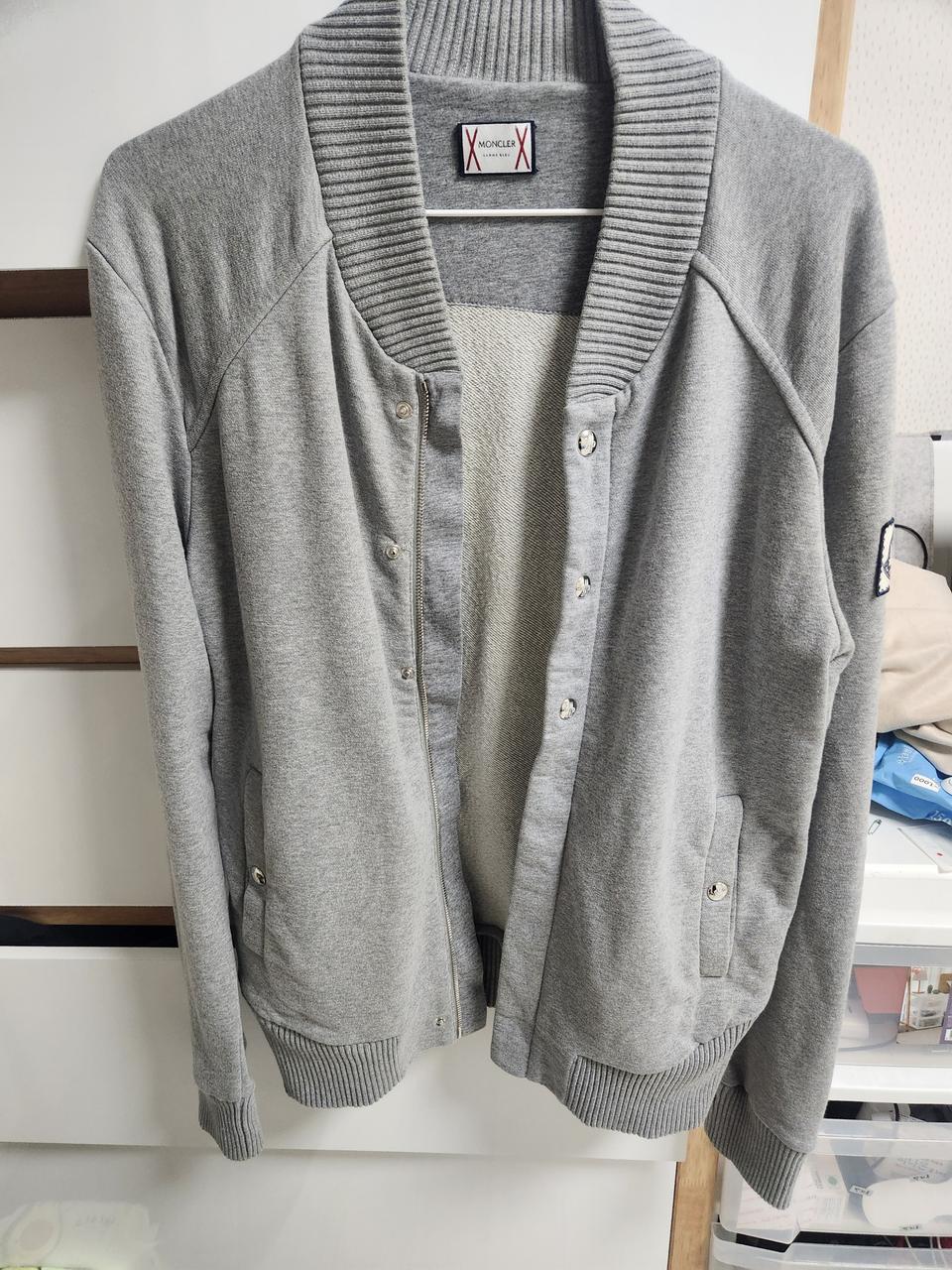 거의새것.정품.몽클레어.감마블루 가디건팔아요.사이즈L