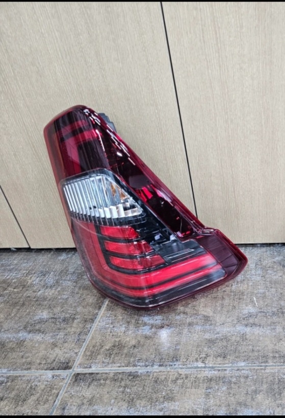 2023년 더뉴렉스턴스포츠데로등 운전석 판매합니다 상태 거의새것