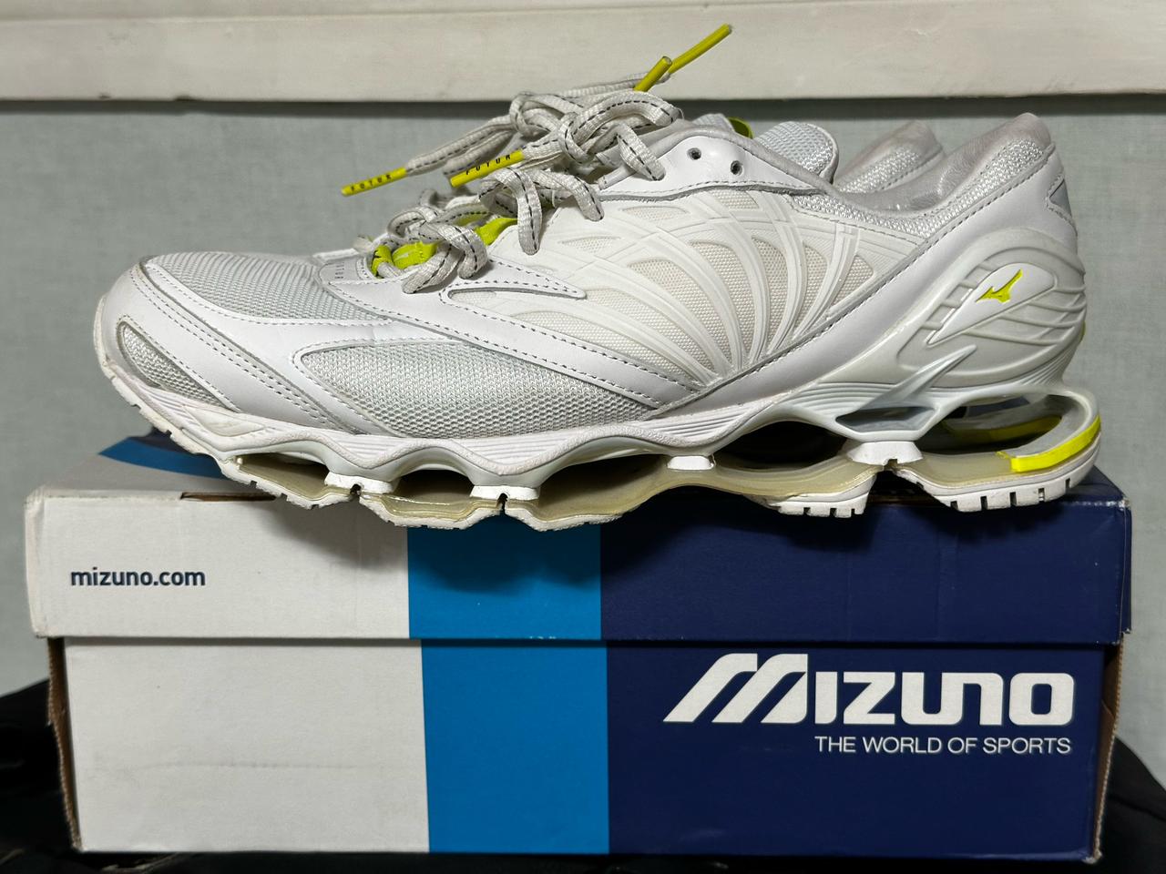 미즈노 웨이브 프로페시8 x FUTUR