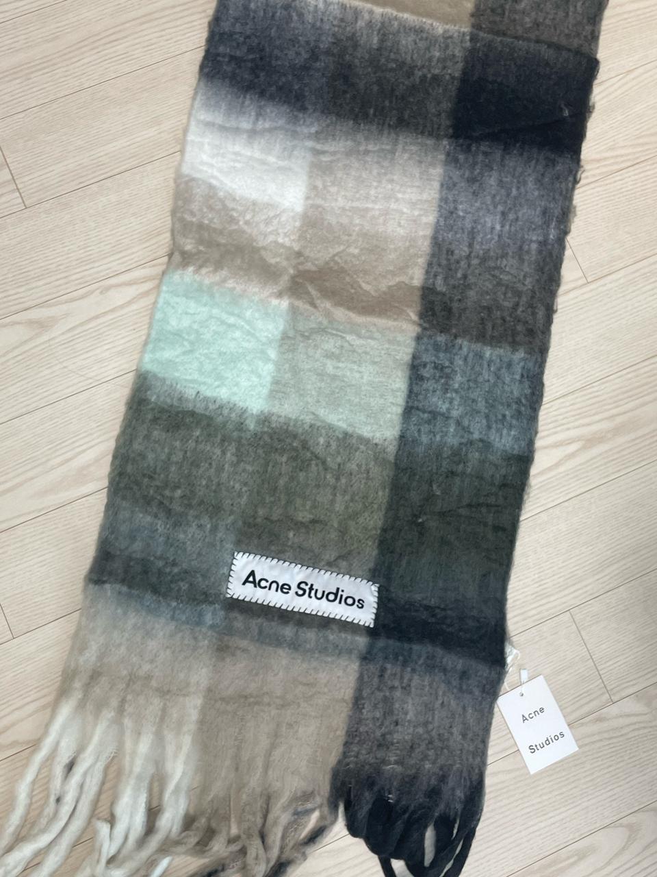 아크네스튜디오 체크 머플러 목도리