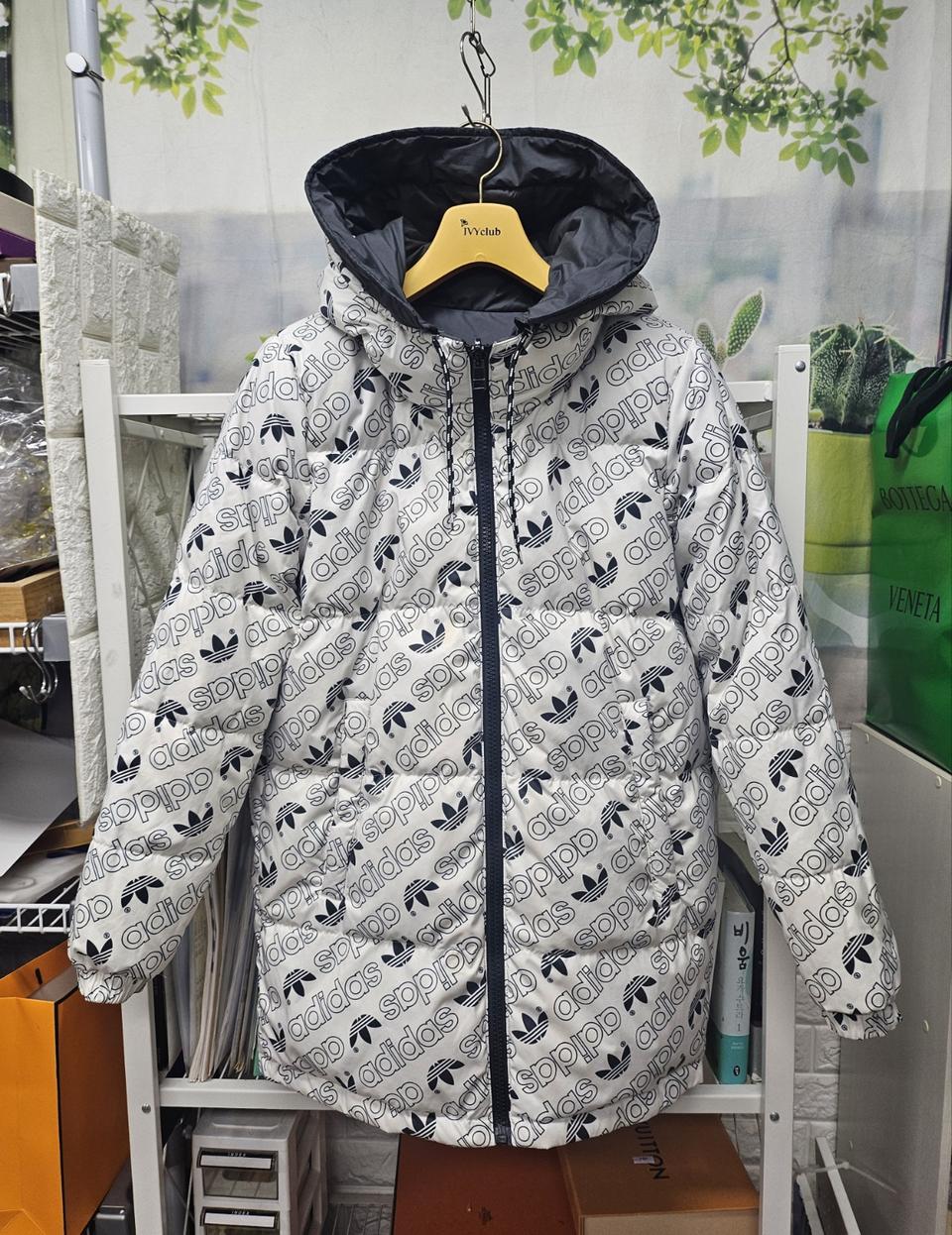 아디다스 여성패딩 리버서블 양면 모노그램 다운자켓 44~슬림55 AC38