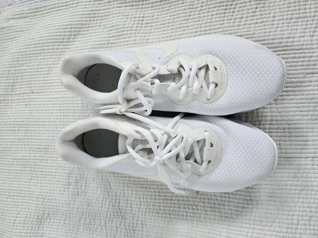 [나이키] 레볼루션 6 넥스트 네이처 사이즈235 10000