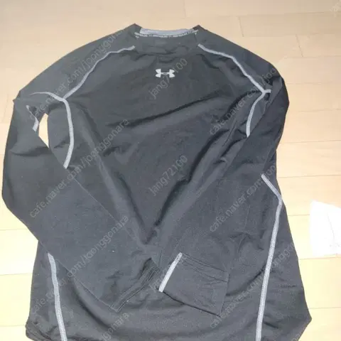 언더아머 105사이즈 티셔츠 판매합니다