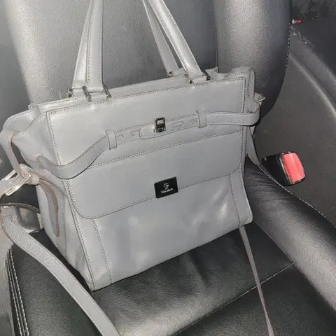 베라왕 가방 판매합니다