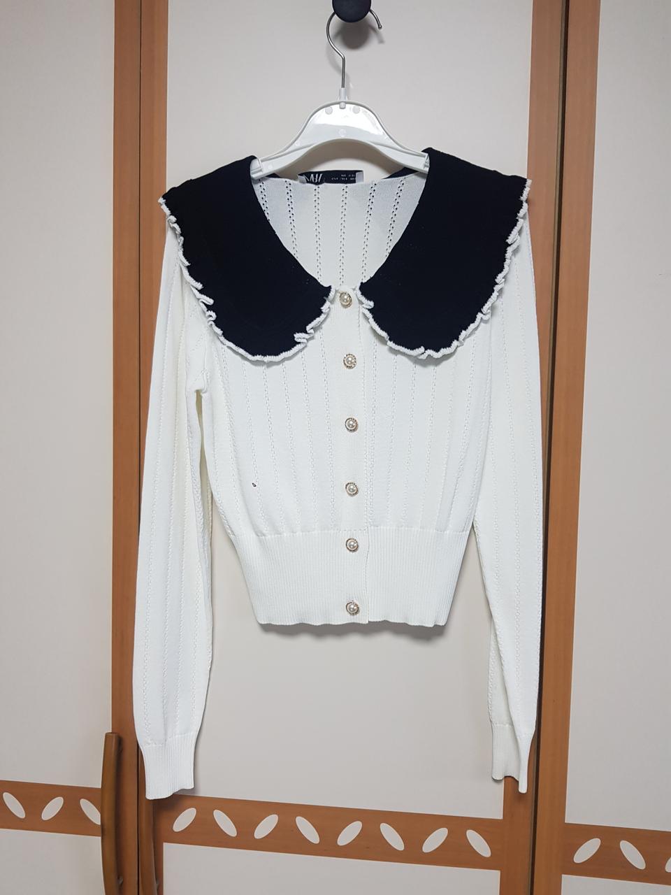 자라 흰색 블랙카라 단추 니트 새상품S
