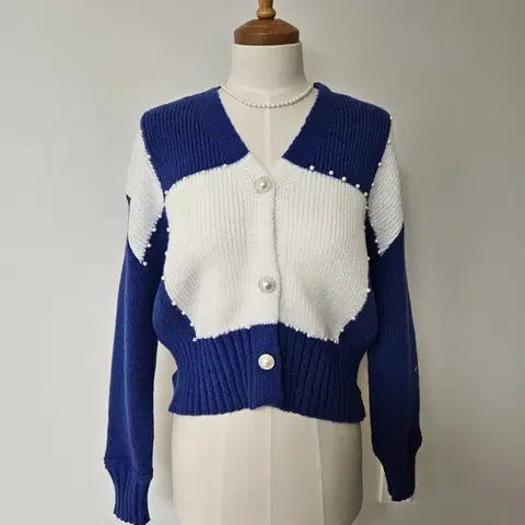 (세일/바배) 진주 단추 체크패턴 니트 가디건 (블루)