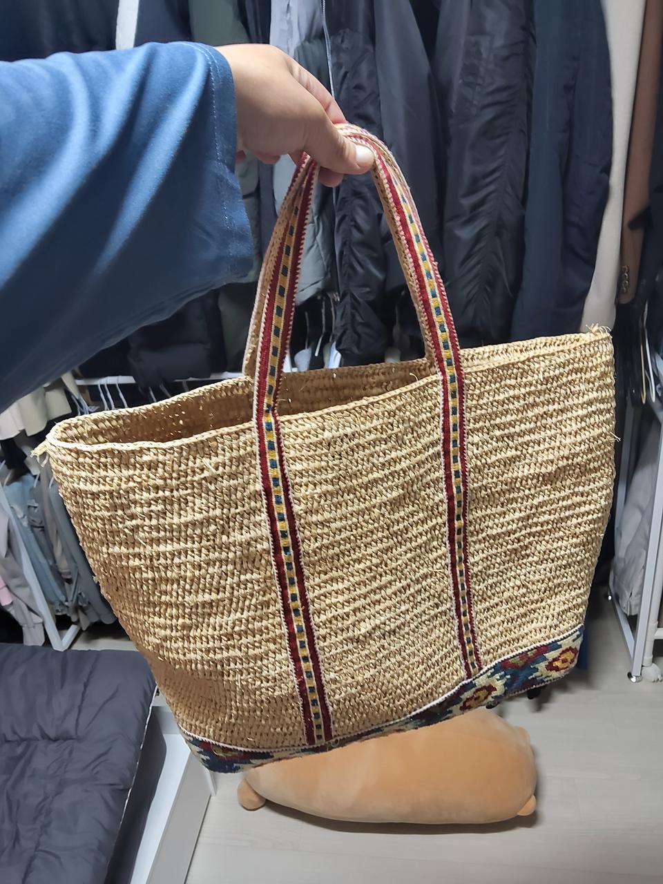 바네사브루노 라피아 바스켓백 팝니다.