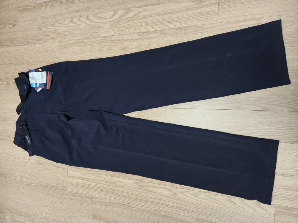 새제품, 반값 판매) 아이더 춘추용 등산 바지 28인치 판매합니다.