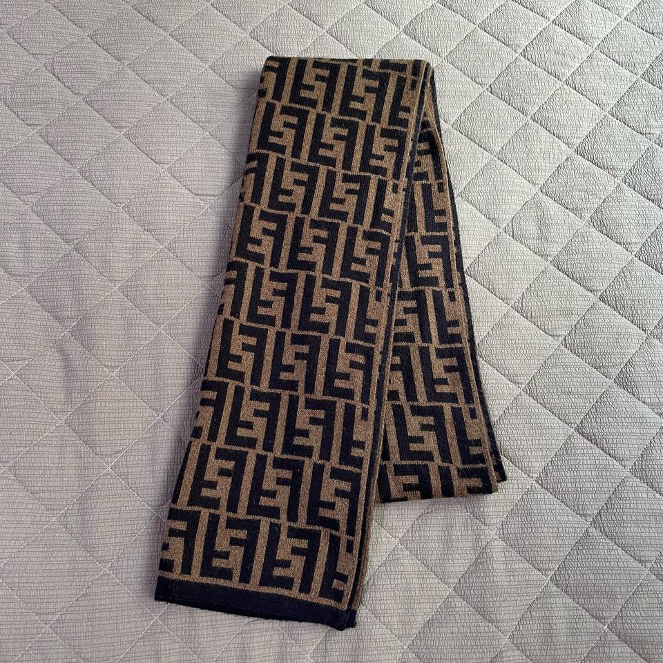 펜디 모노그램 머플러 목도리