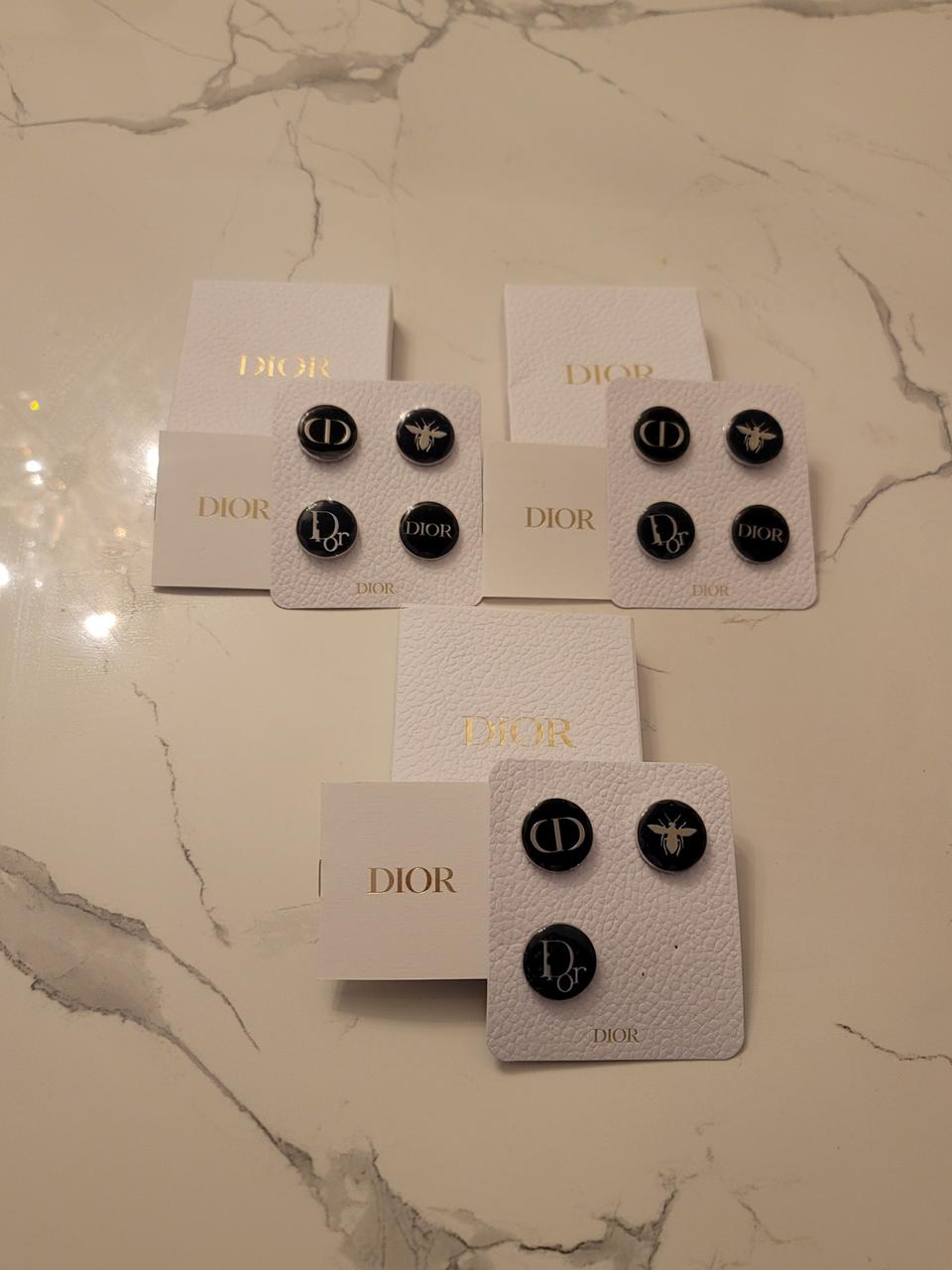 디올 브로치 핀뱃지