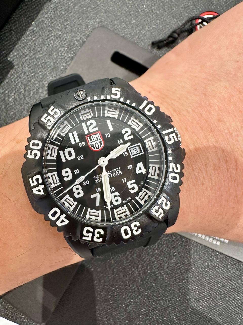 루미녹스 깨끗한 제품 판매합니다.