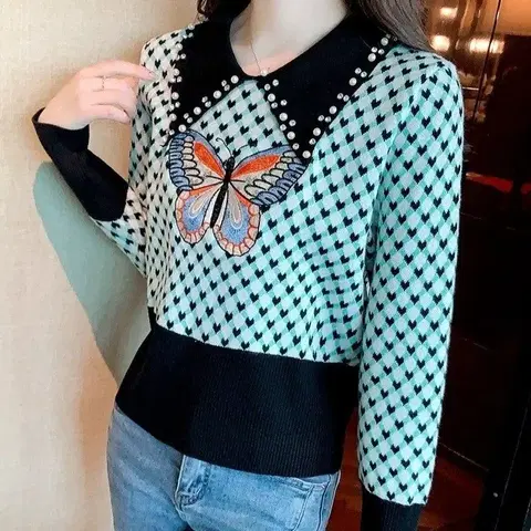 큐빅 버터플라이 니트