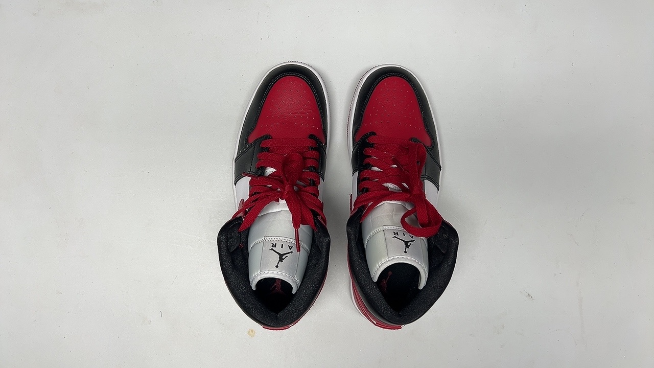 나이키 에어조던 1 미드 블랙 앤 짐레드 275 사이즈