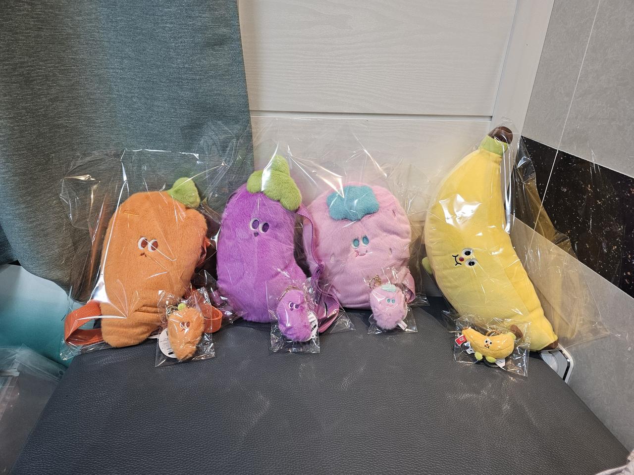 바나나 당근 가지 딸기 과일 인형 가방 백팩이랑 키링 인형 새거 팔아요