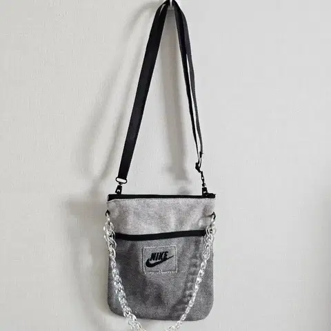유이브 나이키 정품 커스텀 미니 크로스백 베이비베어stc어항솜이코진리