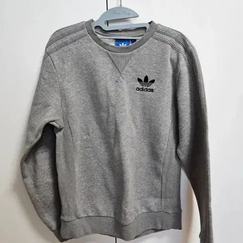 아디다스 코튼삼선 그레이 맨투맨 유이브베이비베어stc어항솜이코진리