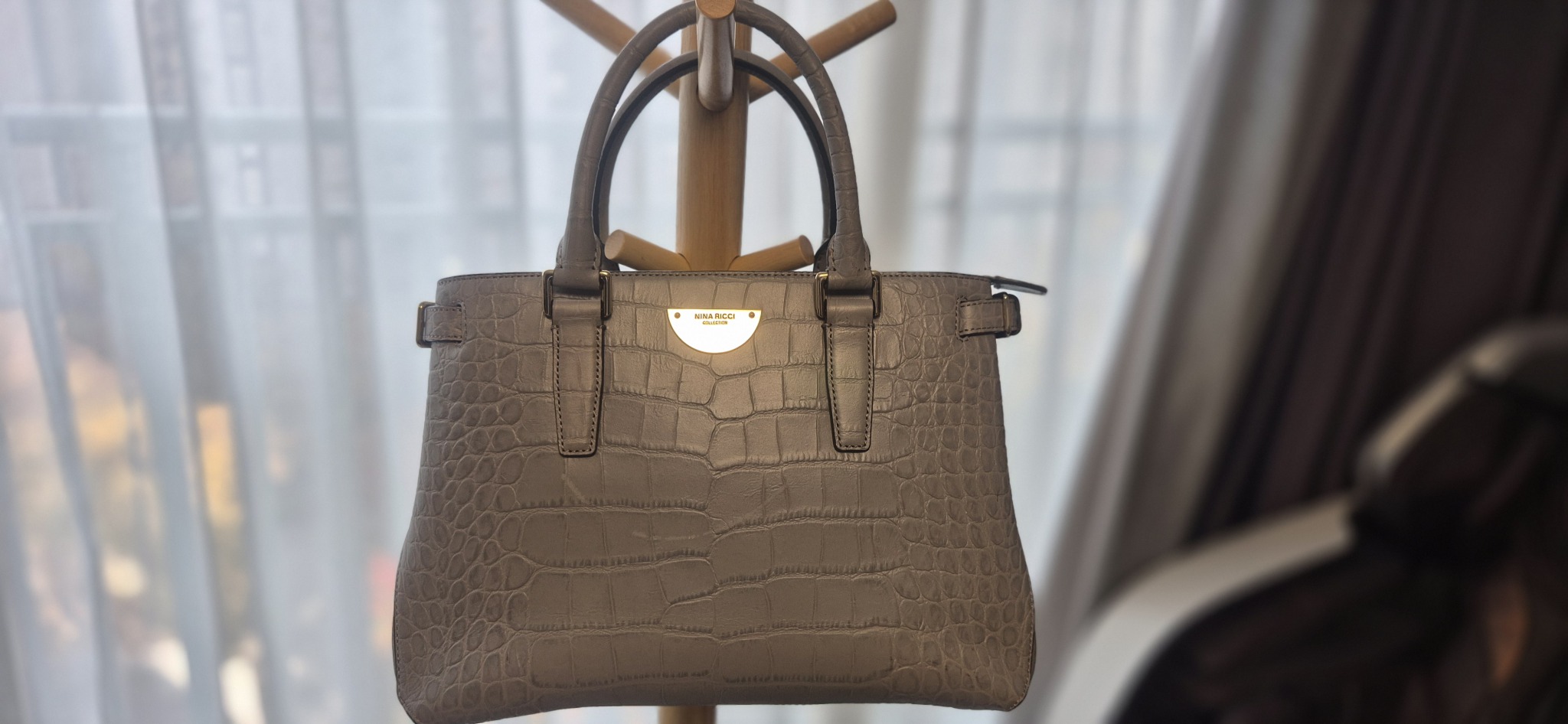 니나리치 소가죽 토트백 팝니다