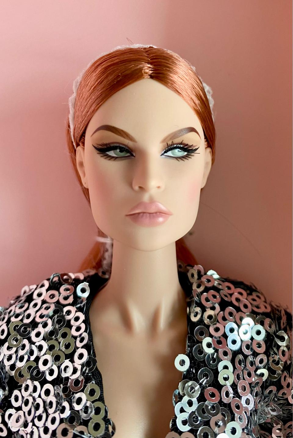 빌리언 달러 뷰티 루나 돌