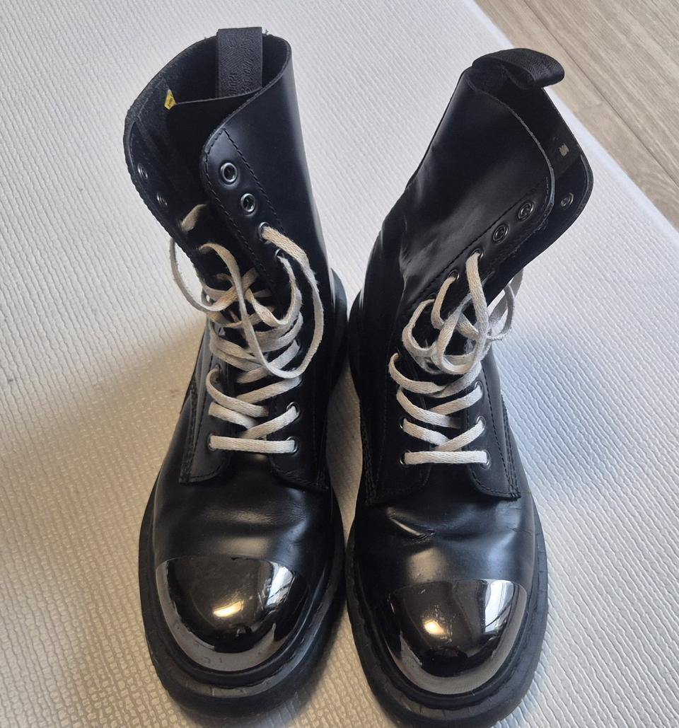 닥터마틴 10홀 부츠 270mm