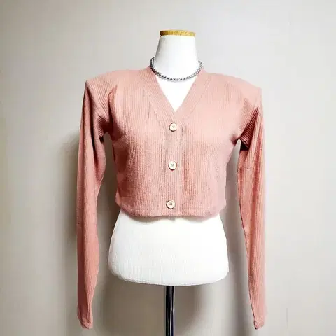 <새상품>(국내/내수/고퀄)메이빈스 어깨패드 니트 크롭 가디건