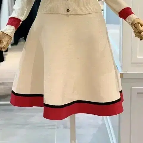 샤틴 라인배색 니트 스커트