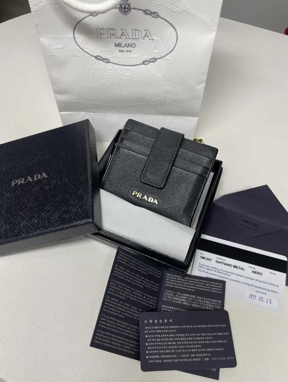 프라다 1ML047 사피아노 반지갑 (블랙)