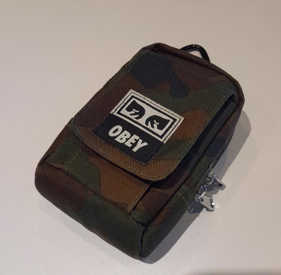 (새상품) 오베이 카라비너 카모 숄더백